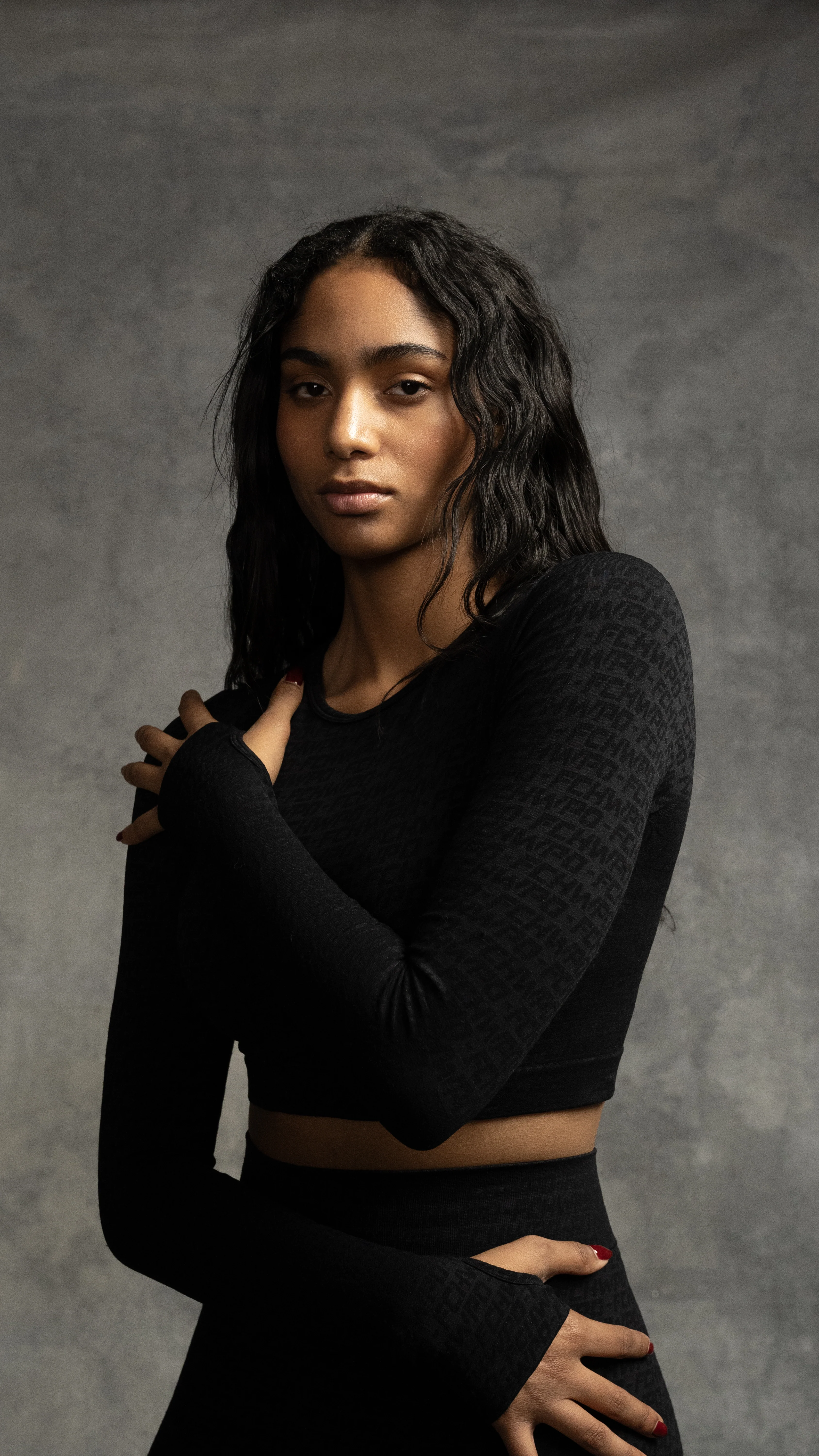 FCHWPO MONO MANTRA CROPPED LONG SLEEVE T-SHIRT